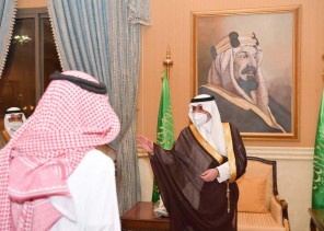 أمير منطقة تبوك يستقبل المواطن العمراني الذي تنازل عن قاتل ابنه لوجه الله تعالى