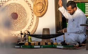 العِقال السعودي يلفت أنظار زوار مهرجان جرش العِقال السعودي يلفت أنظار زوار مهرجان جرش