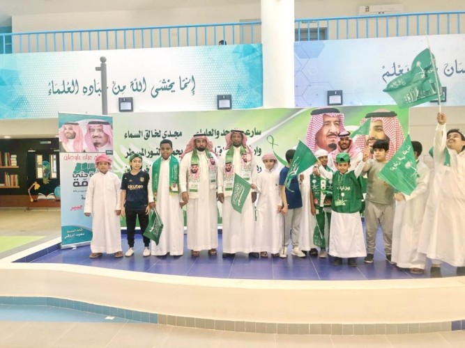 مدارس الرياض تكتسي باللون الاخضر في الاحتفال باليوم الوطني