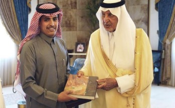 “بالصور..الفيصل يستقبل الشاعرالسبيعي بعد إنتشار مقطع ٍ له قاطعه فيه سمو الأمير “