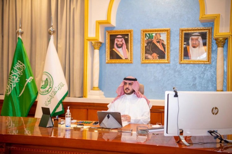 سمو أمير الجوف يؤكد أهمية المبادرة بأخذ لقاح كورونا