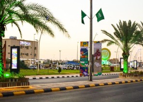 احتفالاً باليوم الوطني الـ 91 .. محافظة دومة الجندل تتوشح باللون الأخضر احتفالاً باليوم الوطني الـ 91 .. محافظة دومة الجندل تتوشح باللون الأخضر