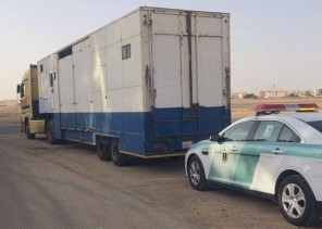 مرور الطائق يطيح بقائد شاحنة بعد سيره عكس الاتجاه – فيديو مرور الطائق يطيح بقائد شاحنة بعد سيره عكس الاتجاه – فيديو