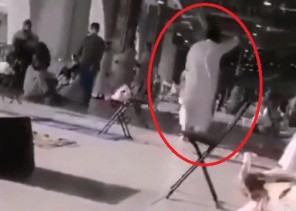 بيان من شرطة مكة بشأن شخص يحمل سلاحًا أبيض ويردد عبارات مؤيدة لجماعات إرهابية في الحرم المكي بيان من شرطة مكة بشأن شخص يحمل سلاحًا أبيض ويردد عبارات مؤيدة لجماعات إرهابية في الحرم المكي