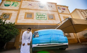 بلوحات على جدران منزله.. مواطن بمكة يعرب عن تقديره للقيادة ويوجه رسائل توعوية لمواجهة “كورونا” بلوحات على جدران منزله.. مواطن بمكة يعرب عن تقديره للقيادة ويوجه رسائل توعوية لمواجهة “كورونا”
