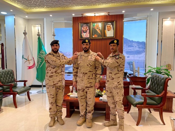 «بعد ترقيته لرتبة عقيد».. مشعان الرشيدي يتقلد رتبته الجديدة في قوة الطوارئ الخاصة بنجران