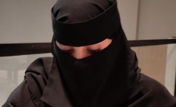 عابرون فقط.. عابرون فقط..