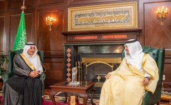 أمير تبوك يستقبل سفير مملكة البحرين لدى المملكة