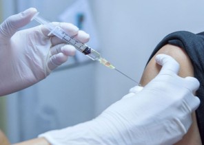 الصحة: الآثار الجانبية للقاح كورونا تظهر خلال الثلاثة أيام التي تعقب التطعيم الصحة: الآثار الجانبية للقاح كورونا تظهر خلال الثلاثة أيام التي تعقب التطعيم