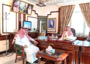 محافظ الوجه يلتقي مدير تعليم تبوك محافظ الوجه يلتقي مدير تعليم تبوك