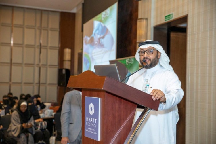 مدير صحة الرياض يطلق مؤتمر الأحياء الدقيقة والصحة العامة