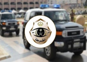 ضبط مواطنين تباهيا بسيطرتهما على مركبتين في وضع خطر على مرتفع جبلي بفيفا