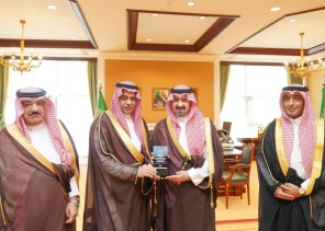 نائب أمير تبوك يطلع على التقرير السنوي لمطار الأمير سلطان بن عبدالعزيز الدولي نائب أمير تبوك يطلع على التقرير السنوي لمطار الأمير سلطان بن عبدالعزيز الدولي