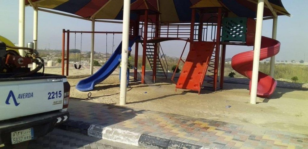 بلدية القطيف تتابع أعمال رش المبيدات لـ200 حي بالمحافظة للحد من انتشار “كورونا”