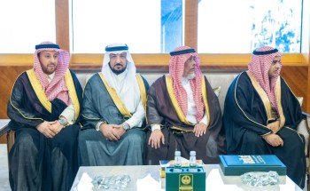 أمير الشرقية يتسلم التقرير الختامي للملتقى العلمي العالمي الثاني أمير الشرقية يتسلم التقرير الختامي للملتقى العلمي العالمي الثاني