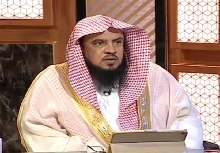 الشيخ “السبر” يوضح حكم حرق المصاحف الممزقة (فيديو)