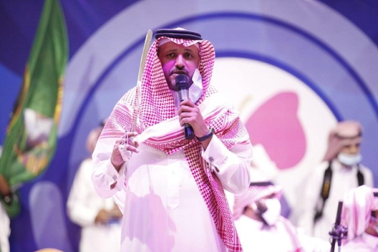 بالفيديو .. الشاعر “عبدالواحد الزهراني” يهتف بقصيدة وطنية بـ فعاليات وسام البادية