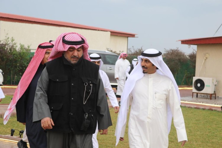 لمد جسور التواصل .. رجل الأعمال السيد  مبارك الخياري الملقب بـ”هداج الخيارات” يقيم مأدبة غداء فاخرة على شرف الشيخ “ثامر العلي الصباح” في مزرعته بالوفرة في الكويت