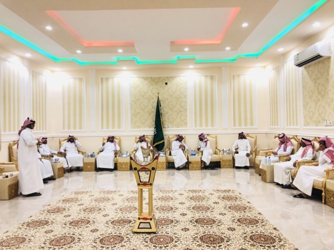 حضور الشعر والشعراء مع الاعلاميين ورجال الأعمال بديوان الشيخ محمد بن مضيان