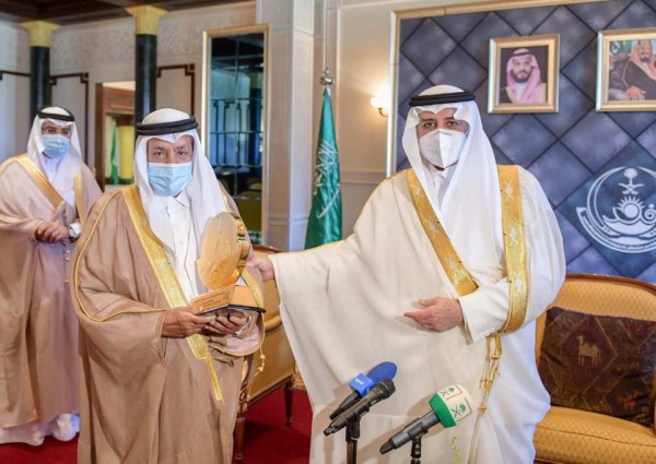 أمير منطقة تبوك يكرم ” الخريصي ” بجائزة سموه للتفوق العلمي والتميُّز في عامها الـ 31 أمير منطقة تبوك يكرم ” الخريصي ” بجائزة سموه للتفوق العلمي والتميُّز في عامها الـ 31