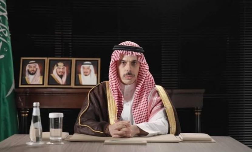 سمو وزير الخارجية يبحث مع نظيريه القطري والتركي جهود خفض التوترات الإقليمية