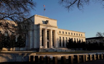 الاحتياطي الفيدرالي يُبقي أسعار الفائدة دون تغيير والتضخم يظل فوق المستهدف
