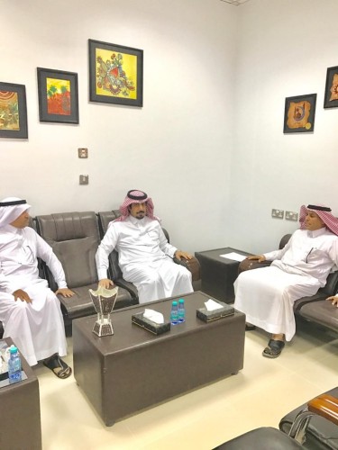 محافظ ضرية يتفقد كلية العلوم والآداب بضرية