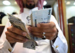 مواطن يُعيد 112 ألف ريال إلى رجل أعمال في حائل.. وتصرف غريب من صاحبها مواطن يُعيد 112 ألف ريال إلى رجل أعمال في حائل.. وتصرف غريب من صاحبها