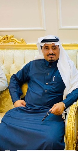تشجيعاً على رحلة السائر على الأقدام .. رجل الأعمال “عايض بن فلاح  بن رقيب” يقدم مفاجئة للرحالة “بدر العويمري”