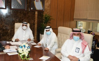 أمين الشرقية يترأس الاجتماع المرئي للوكلاء ورؤساء البلديات لمناقشة جهود الأمانة في تحسين المشهد الحضري وبرامج جودة الحياة أمين الشرقية يترأس الاجتماع المرئي للوكلاء ورؤساء البلديات لمناقشة جهود الأمانة في تحسين المشهد الحضري وبرامج جودة الحياة
