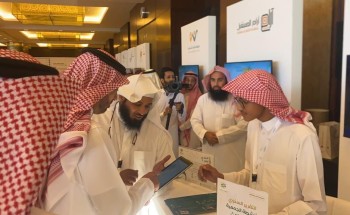 وزير الموارد البشرية يدشن الهاتف الاستشاري للشباب إحدى مبادرات جمعية محاسن لرعاية الشباب بالأحساء وزير الموارد البشرية يدشن الهاتف الاستشاري للشباب إحدى مبادرات جمعية محاسن لرعاية الشباب بالأحساء