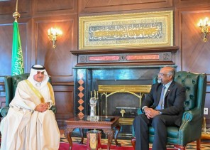 أمير تبوك يستقبل القنصل العام لجمهورية سنغافورة لدى المملكة