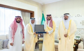 نائب أمير الشرقية يتسلم التقرير السنوي لإنجازات هيئة تطوير المنطقة لعام 2024 نائب أمير الشرقية يتسلم التقرير السنوي لإنجازات هيئة تطوير المنطقة لعام 2024