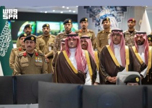 وزير الداخلية يقف على جاهزية مركز القيادة والسيطرة لأمن الحج بمشعر منى