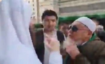 شاهد: أول فيديو لـ”الزائر العراقي” المدعي باستطاعته إرجاع البصر في المسجد النبوي شاهد: أول فيديو لـ”الزائر العراقي” المدعي باستطاعته إرجاع البصر في المسجد النبوي