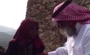 بالفيديو.. موقف إنساني من أمير عسير يجدد بسمة «مُسنّة الجبل» بالفيديو.. موقف إنساني من أمير عسير يجدد بسمة «مُسنّة الجبل»