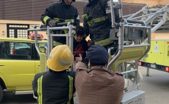 مدني عنيزة يحرر طفل احتجز خارج “سياج” غرفة منزله مدني عنيزة يحرر طفل احتجز خارج “سياج” غرفة منزله