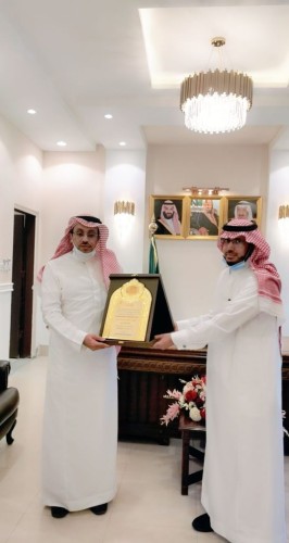 العميشي يزور محافظ الكامل لتهنئته بمناسبة تعيينه محافظًا لمحافظة الكامل