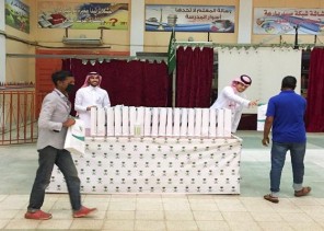 بمشاركة جمعية رفق .. اللجنة الشبابية بمحايل عسير تبادر بتكريم عمال النظافة