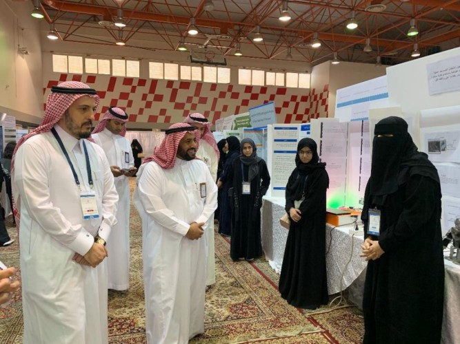 مدير تعليم الشرقية يدشن المعرض المركزي للأولمبياد الوطني “إبداع 2020م ويثني على جهود قادة الوطن في رعاية الموهوبين