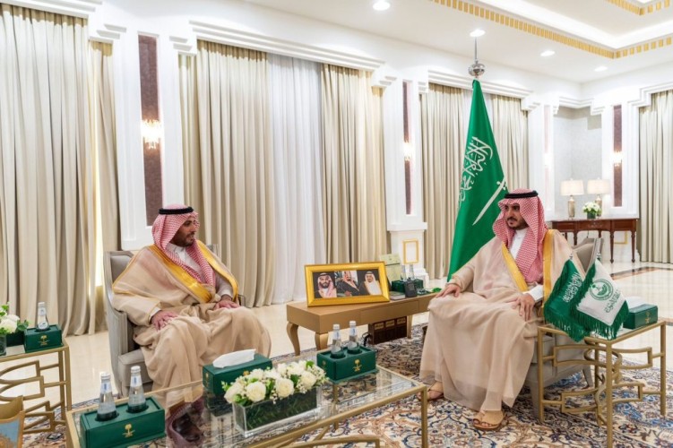 أمير الجوف يستقبل محافظ هيئة الاتصالات والفضاء والتقنية ويشهد توقيع تنبي التقنيات الذكية في الزراعة
