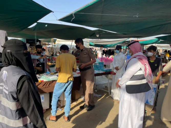 بتوجيه من محافظ صامطة.. جولة ميدانية على السوق الأسبوعي لمتابعة التقيُّد بالإجراءات الاحترازية