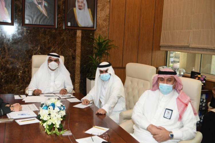 أمين الشرقية يترأس الاجتماع المرئي للوكلاء ورؤساء البلديات لمناقشة جهود الأمانة في تحسين المشهد الحضري وبرامج جودة الحياة
