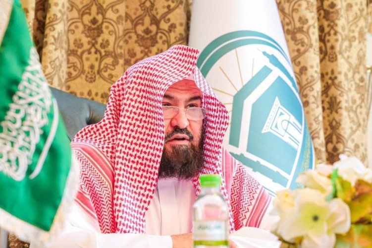 في اول زيارة بعد صدور الامر الملكي .. السديس يزور وكالة المسجد النبوي للاطمئنان على خطط شؤون الأئمة والمؤذنين وتعزيز مسار الدروس الدينية