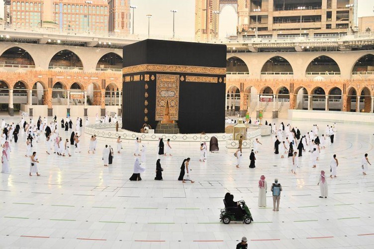 بدء المرحلة الثانية من السماح بأداء العمرة للمواطنين والمقيمين