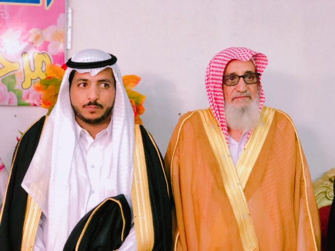 الشاب محمد الرشيدي يحتفي بزواجة