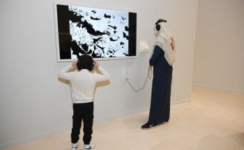 فنانين ينثرون مشاركتهم في معرض من الإرض” الذي يقيمه مركز “إثراء”