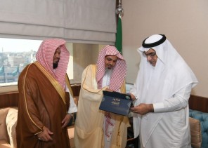أمانة الشرقية وهيئة الأمر بالمعروف يفعلان حملة ” مكارم الأخلاق” بالمنطقة الشرقية