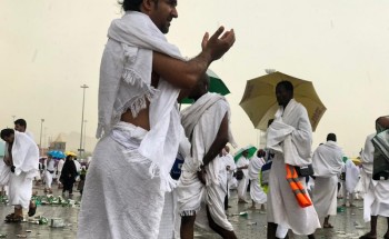 في مشهد مهيب وغاسلة للذنوب.. أمطار الرحمة تهطل على عرفات في مشهد مهيب وغاسلة للذنوب.. أمطار الرحمة تهطل على عرفات