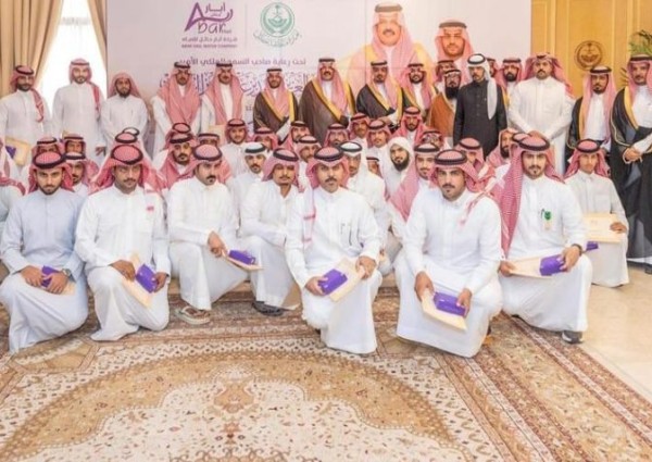 عبدالعزيز بن سعد يكرم المتبرعين بالأعضاء في المنطقة بمبادرة من شركة مياه آبار حائل .